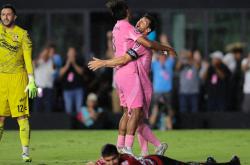 米兰网页版 -欧超杯加时末段走向成谜；迈阿密热火队长鼓劲；质疑声仍在；控场能力受关注(外国人空翻牛人合集)