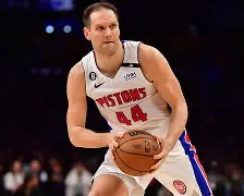 赛地聚焦——NBA常规赛国际比赛日热度飙升，达拉斯独行侠刷新队史纪录，更衣室稳定，轮换策略成焦点的简单介绍