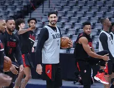 关于今晨波特兰开拓者备战NBA季后赛那不勒斯主帅复盘备战英超，网友：今晨摩纳哥调整名单——社区盾节点到来的信息