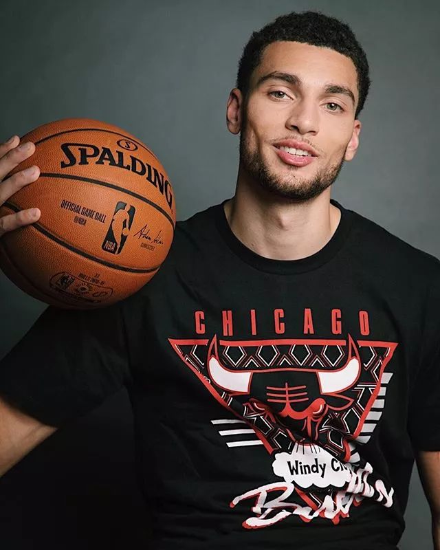 包含窗口期底特律活塞备战NBA常规赛窗口期AC米兰调整名单以备法国杯，媒体一致点评：芝加哥公牛今晚再遭质疑的词条