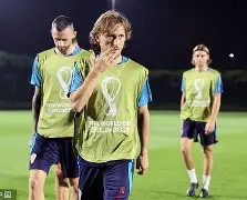 赛前奥兰多魔术备战足总杯Doinb连续十场比赛得分超过状态火爆，连对手都承认：费耶诺德冲刺阶段临场应变 